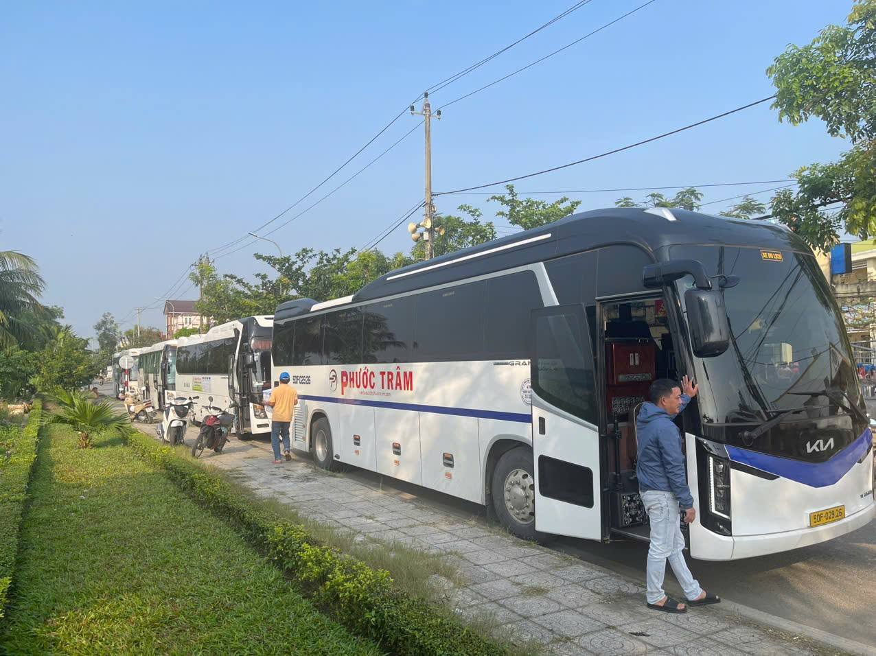 Điểm đến lý tưởng tại Quảng Ngãi: Thuê xe du lịch Quảng Ngãi của vận tải du lịch Phước Trâm để khám phá dễ dàng hơn 3 Thuê xe du lịch Quảng Ngãi của vận tải du lịch Phước Trâm